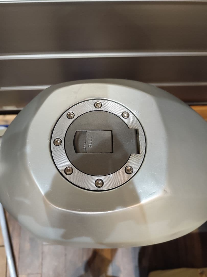 エイプ　ガソリンタンク シルバー