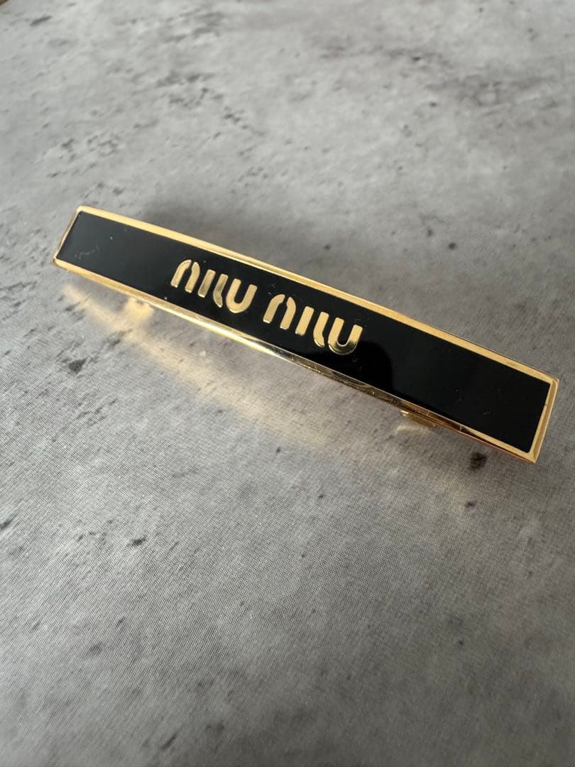 最終お値下げ ミュウミュウ バレッタ レディース メタル ロゴ ヘアクリップ