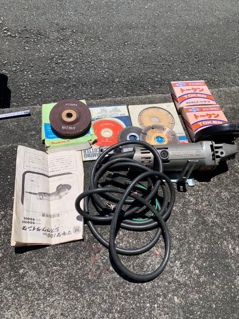 マキタ　グラインダと替刃多数