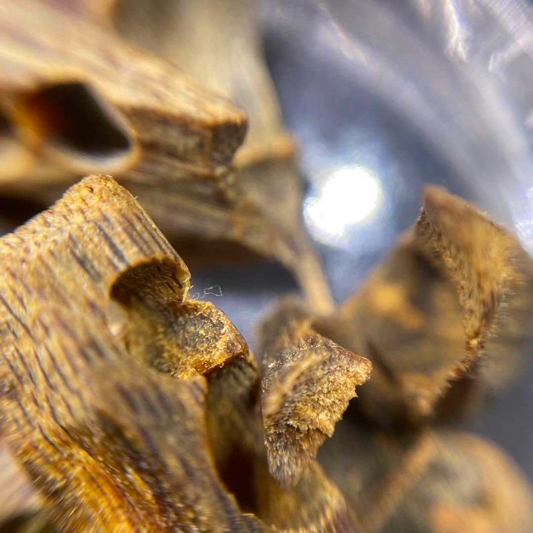 【極上品】高油分 伽羅 くり抜き端材 香木 濃厚な香り　5g