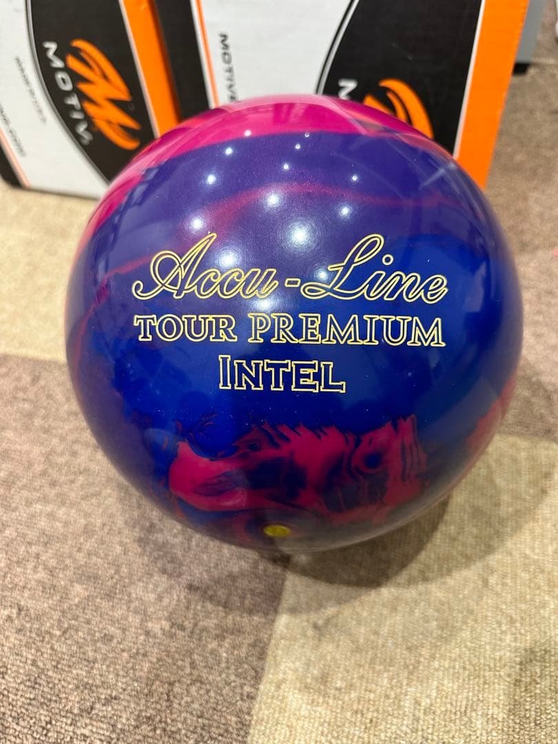 シャア専用　 新品　ツアープレミアム　インテル　ナノデス　ボウリングボール