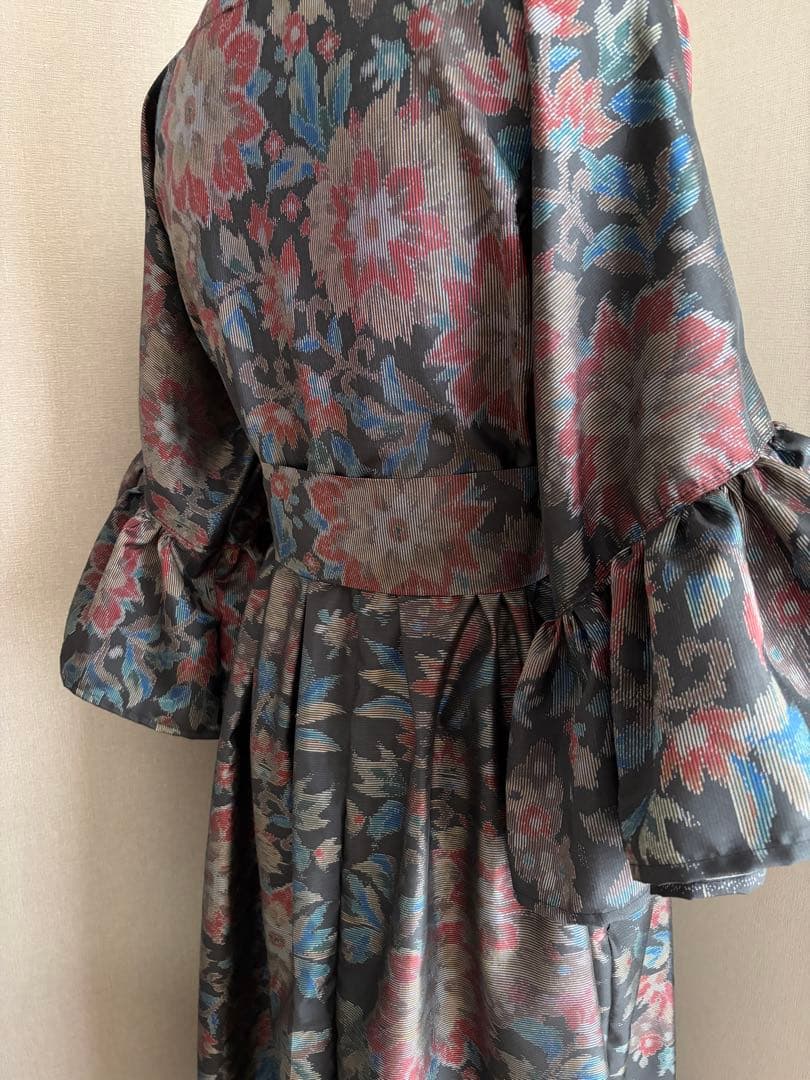 ★着物リメイク★　大島紬　フリル袖のゆったりワンピ　可憐な花柄