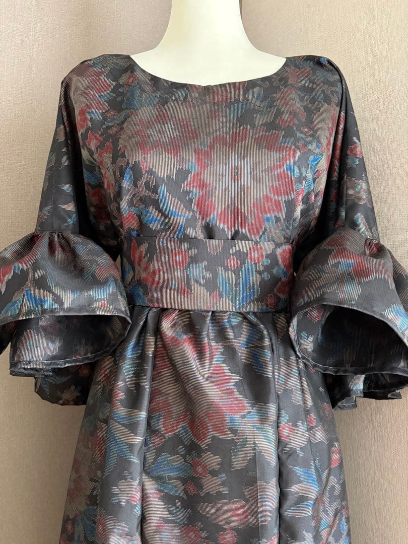 ★着物リメイク★　大島紬　フリル袖のゆったりワンピ　可憐な花柄