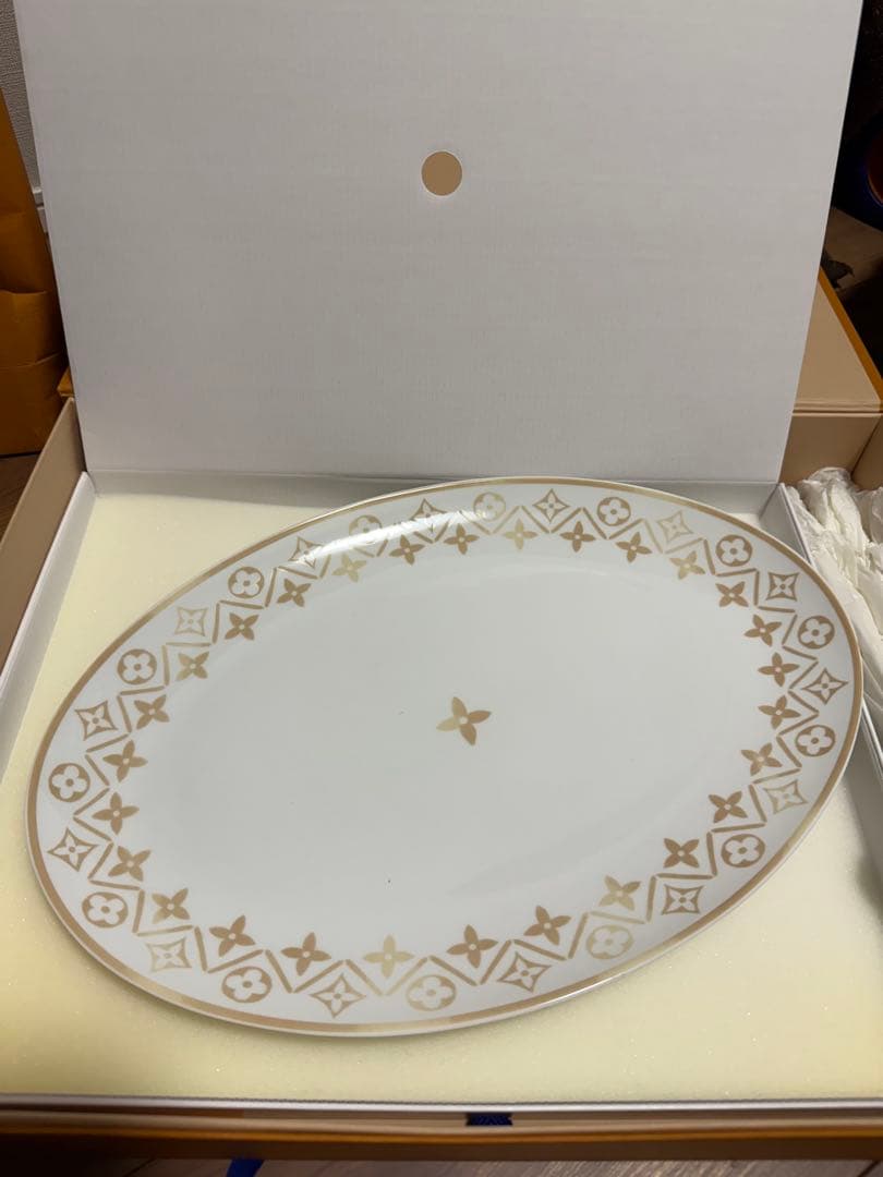 ルイ・ヴィトン オーバルプレート ホワイト ベージュ モノグラムフラワータイル