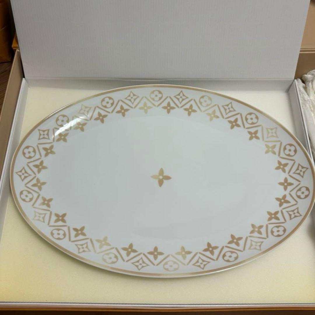 ルイ・ヴィトン オーバルプレート ホワイト ベージュ モノグラムフラワータイル