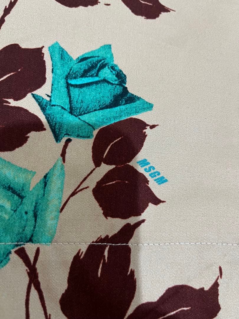 【新品】MSGMロゴ入り花柄カーゴパンツ　ベージュ