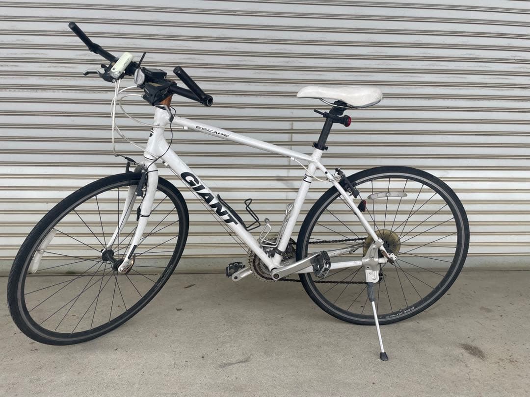 GIANT クロスバイク ホワイト 700Cエスケープ