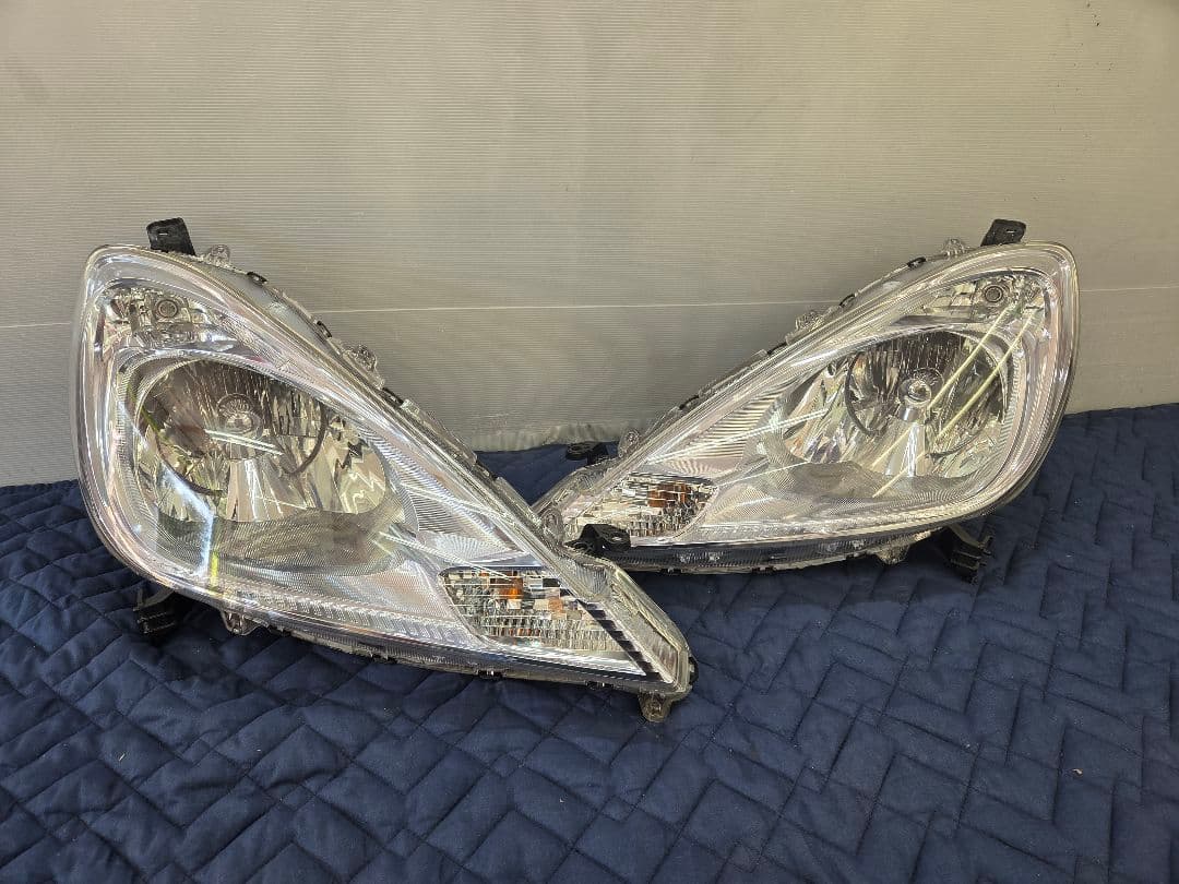 フィットハイブリッド　GP1　ヘッドライト最高級クリア施工済み