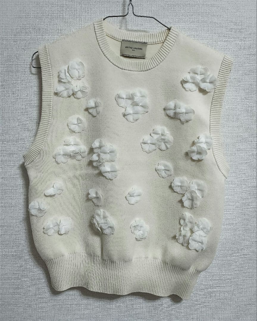 UNITED ARROWS 3D フラワーモチーフ ノースリーブ ニットベスト