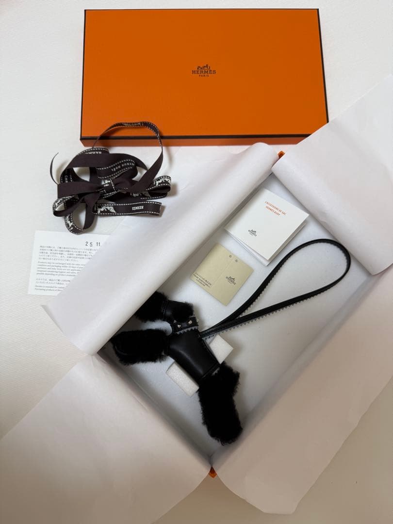 本物保証エルメスバディチャーム 首輪付きクロ×グリパンタン【2025年春夏新色】