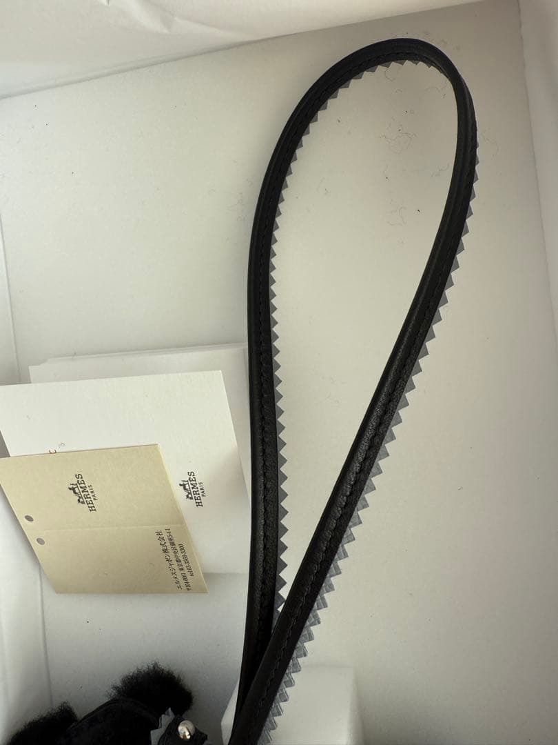 本物保証エルメスバディチャーム 首輪付きクロ×グリパンタン【2025年春夏新色】