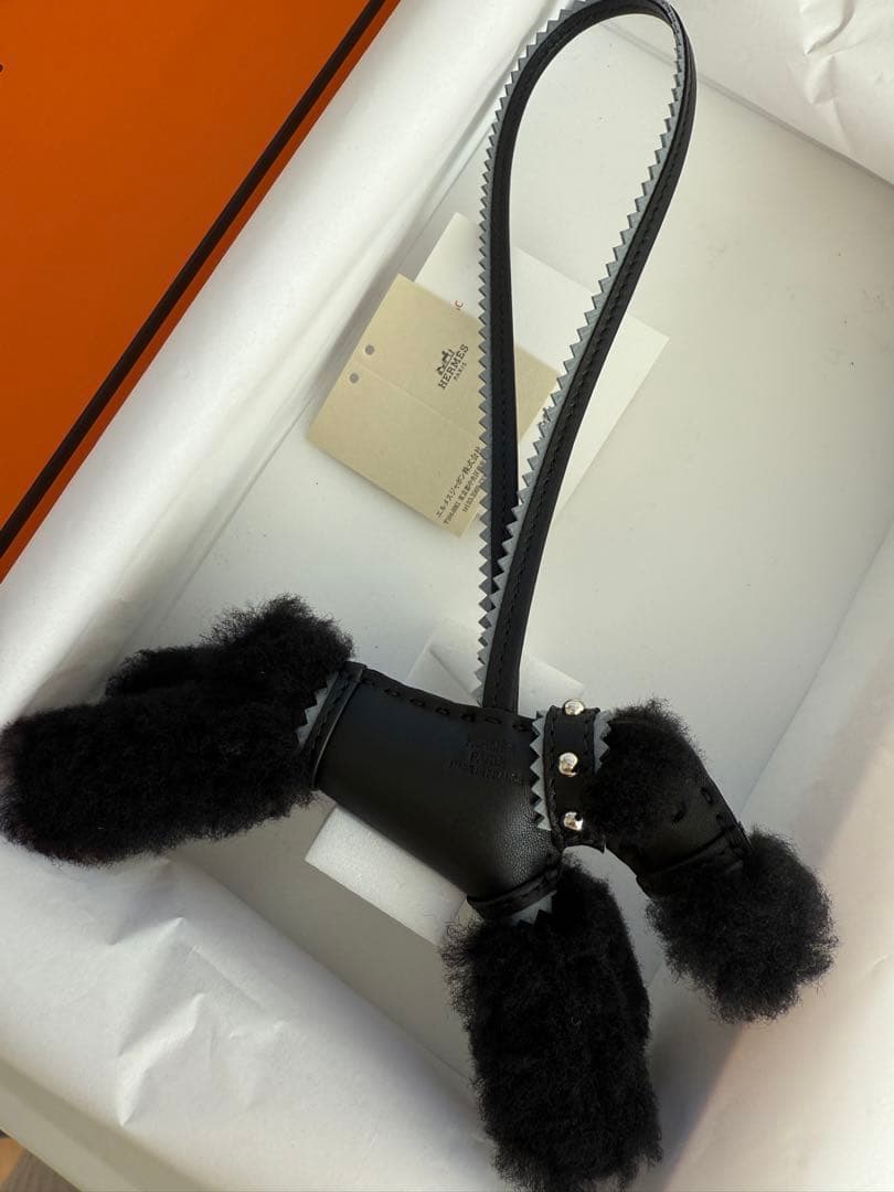 本物保証エルメスバディチャーム 首輪付きクロ×グリパンタン【2025年春夏新色】