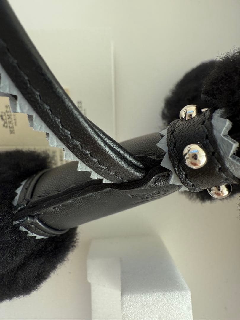 本物保証エルメスバディチャーム 首輪付きクロ×グリパンタン【2025年春夏新色】