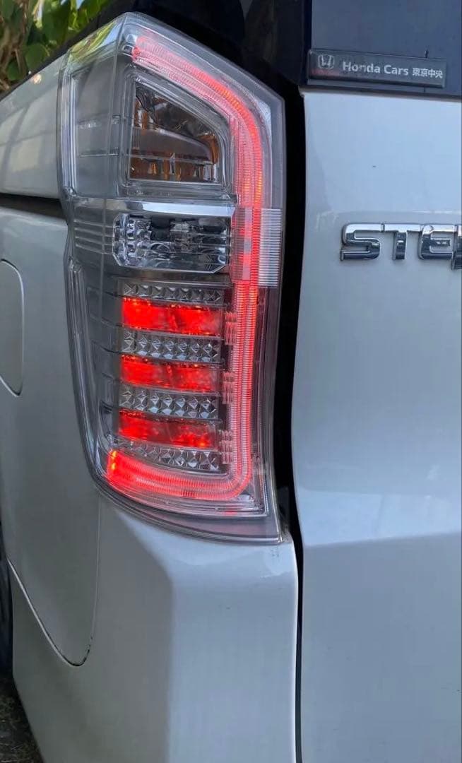 ホンダRK5ステップワゴン テールレンズ左側