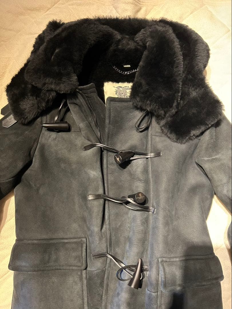 BURBERRYバーバリー　ダークグレー ムートンダッフルコート イタリア製