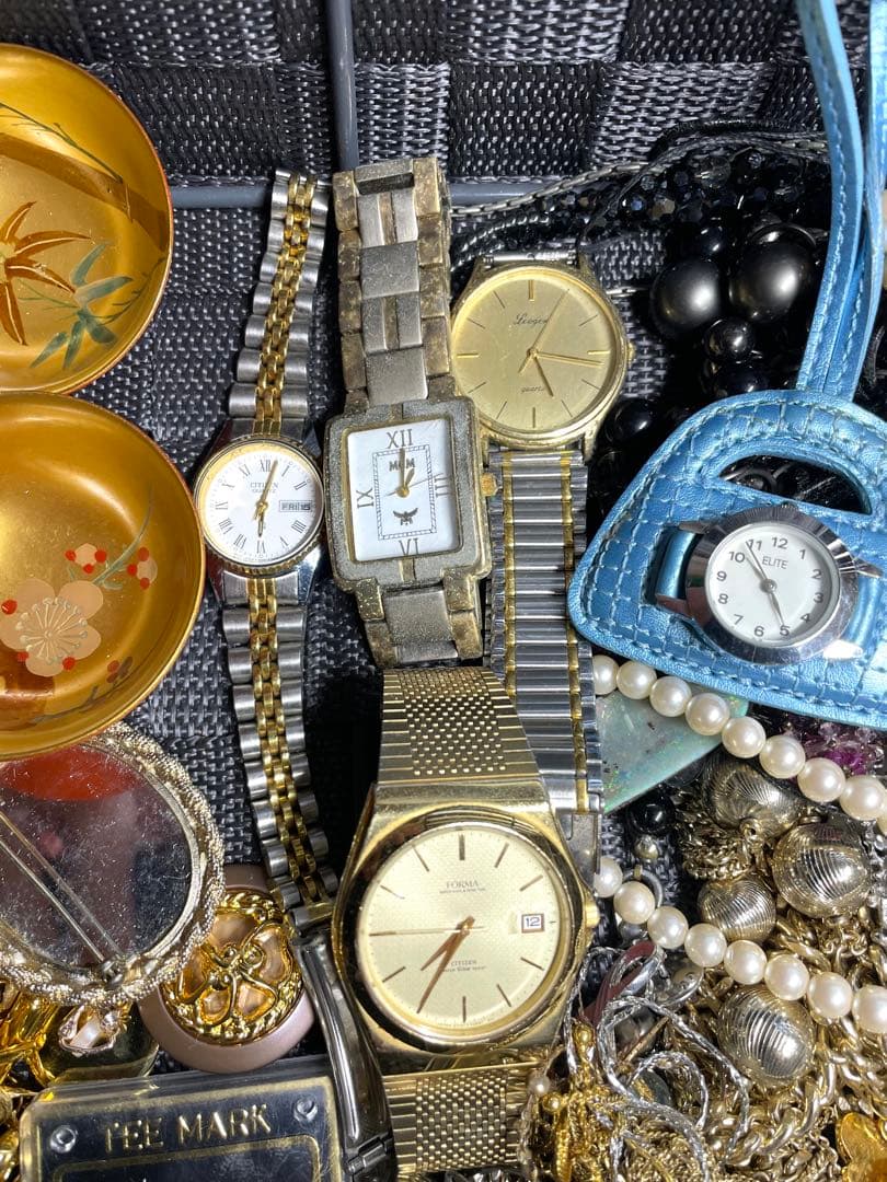 遺品整理品　アクセサリー　時計 1.9キロ超　②