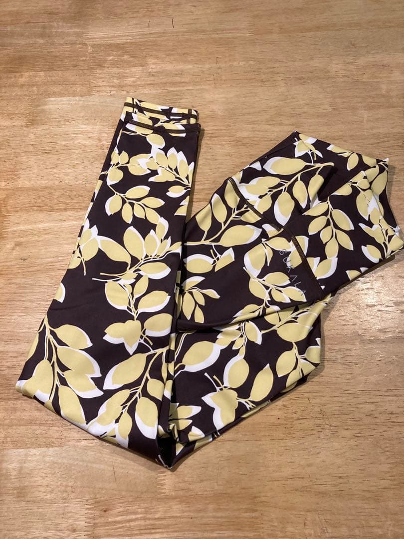 LAVA SUKALAリントスル　リーフバイカラーブラトップ・レギンスセット