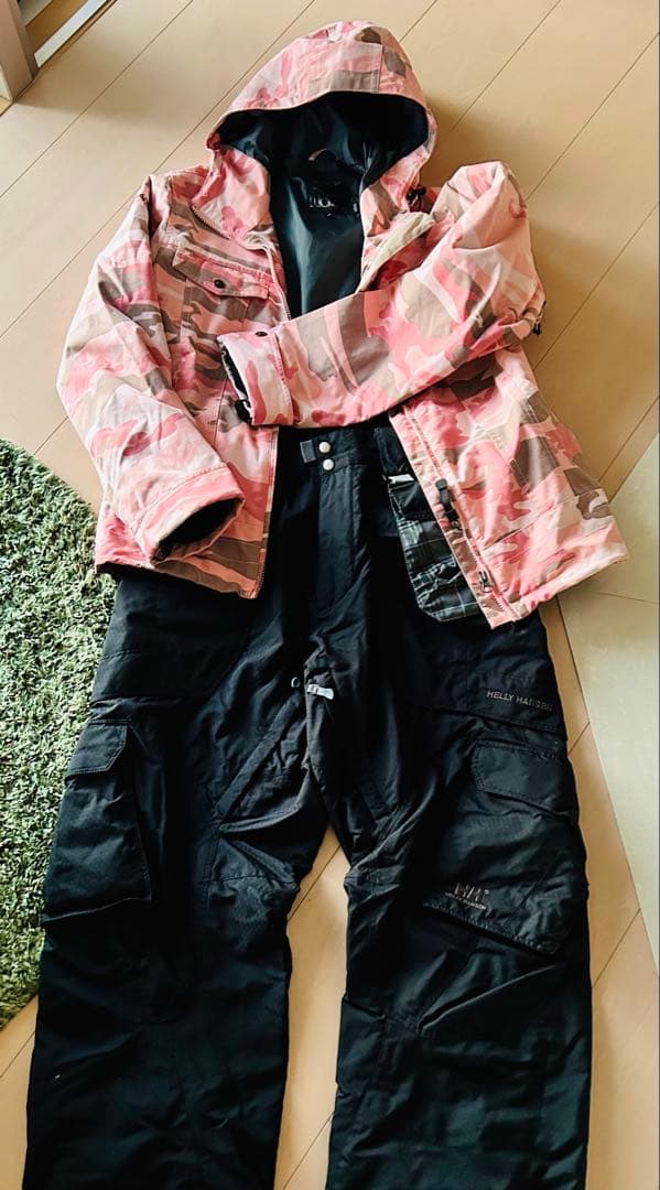 お値下げ⭐️【美品】ROXY/ HHピンク迷彩 スノーボード　スキー　ウェアセット