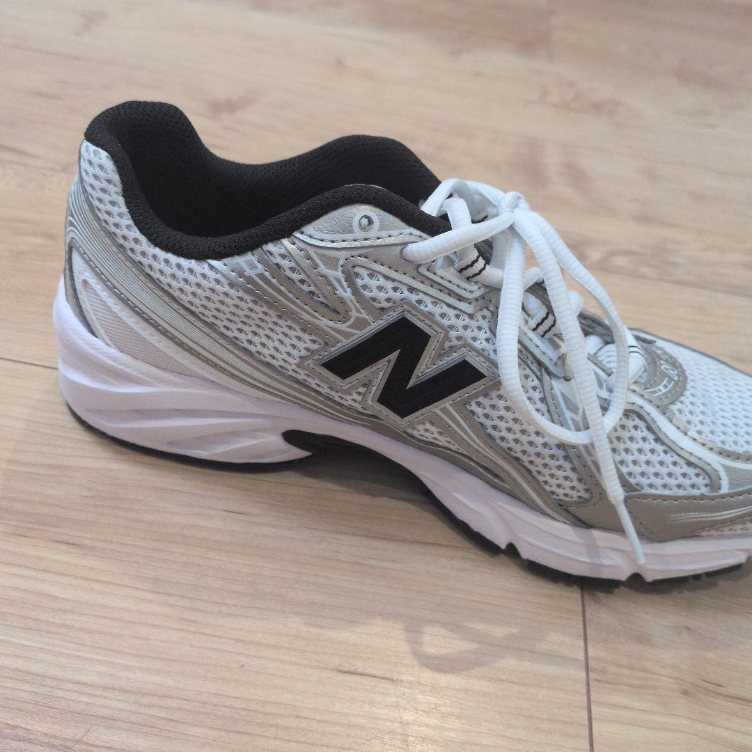 新春価格　New Balance 740 スニーカー シルバー/ホワイト