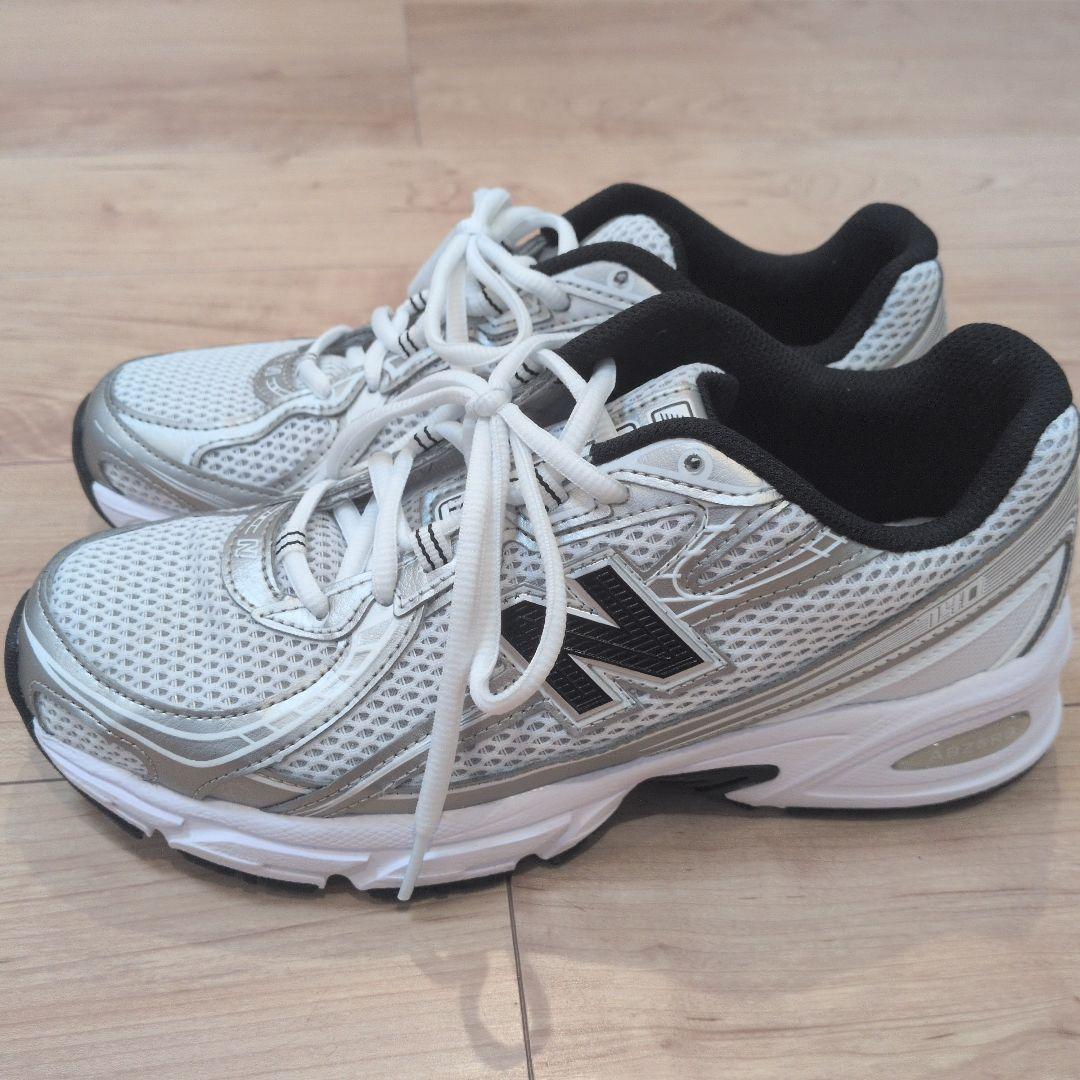 新春価格　New Balance 740 スニーカー シルバー/ホワイト