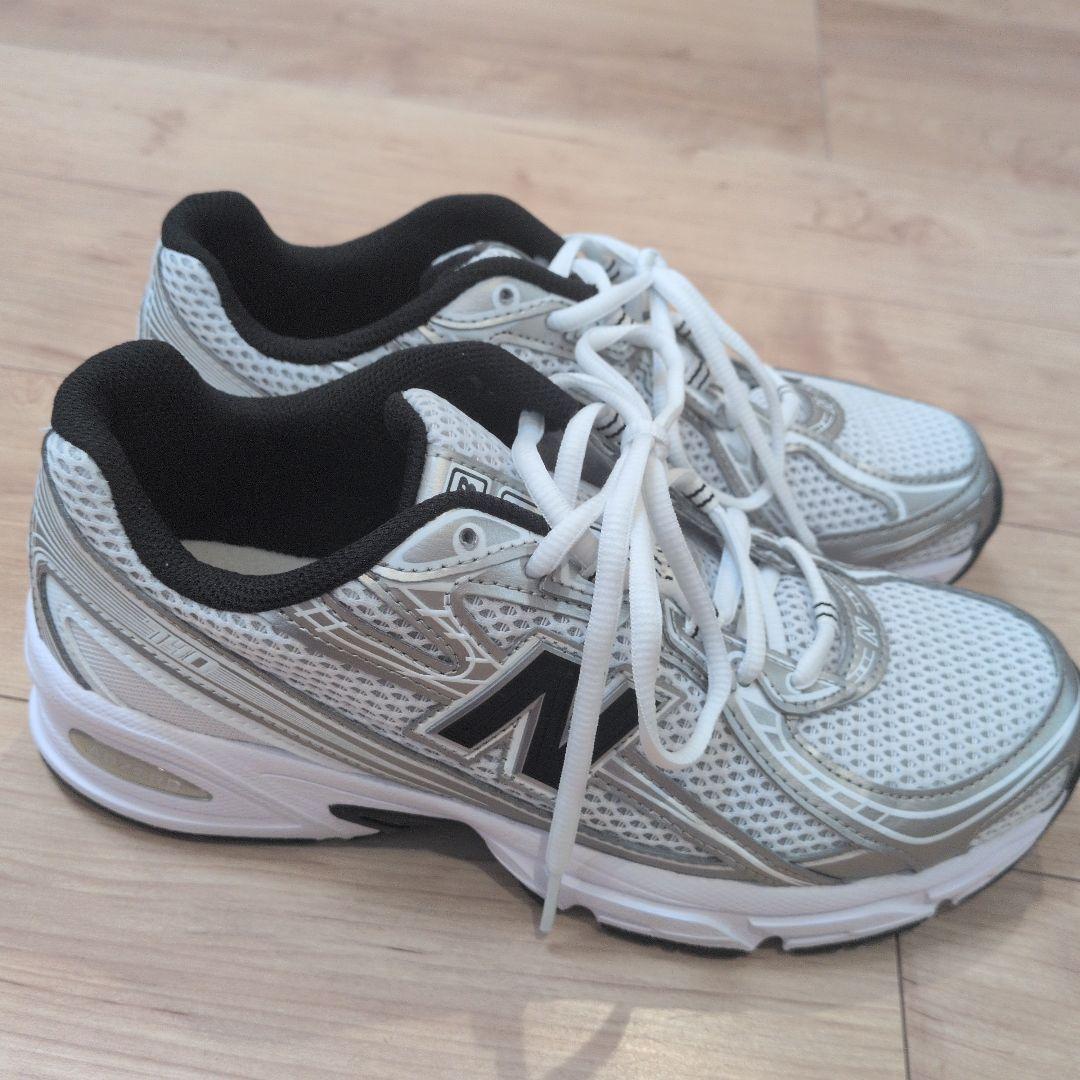 新春価格　New Balance 740 スニーカー シルバー/ホワイト