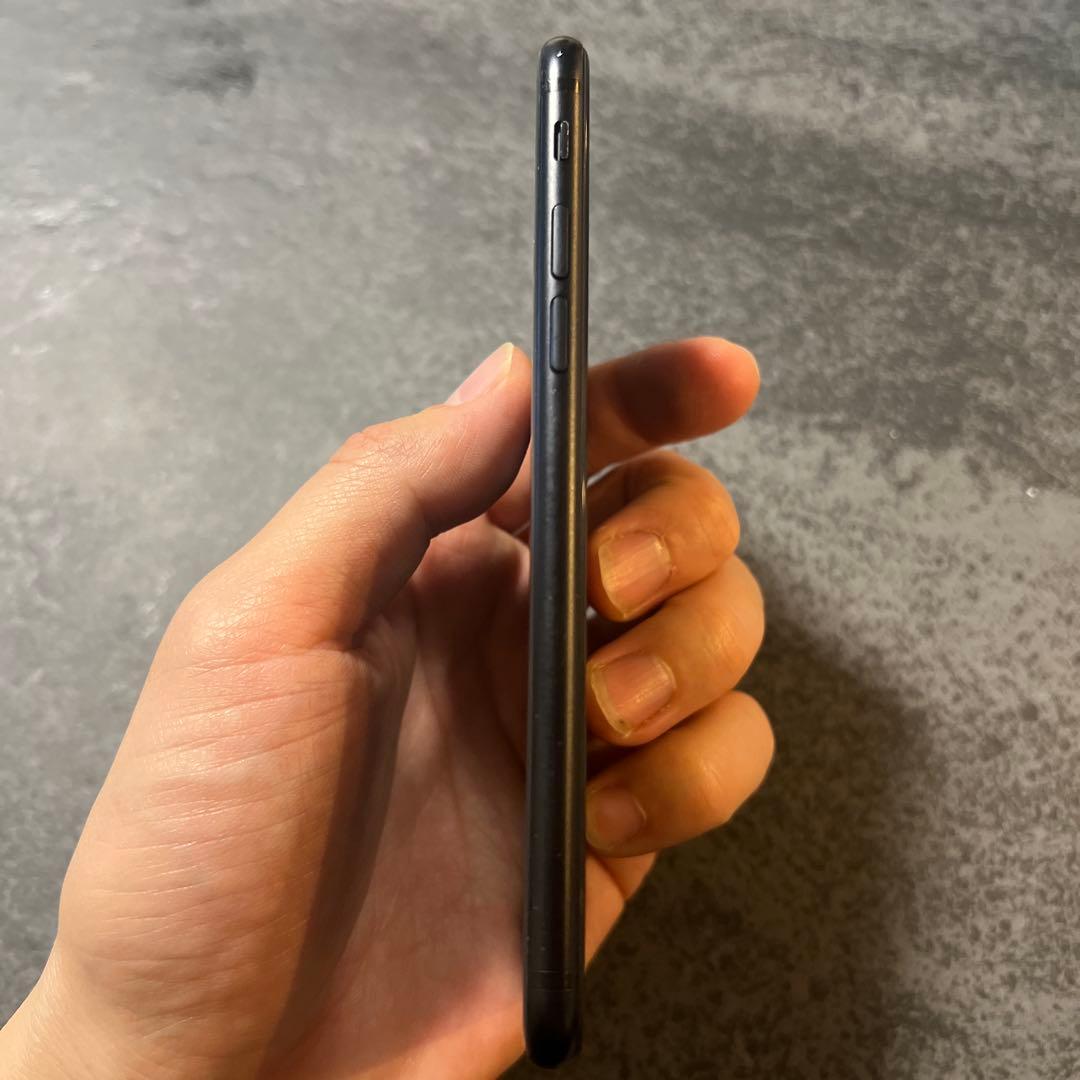 iPhone SE第二世代　ブラック　バッテリー最大容量81% 中古iPhone