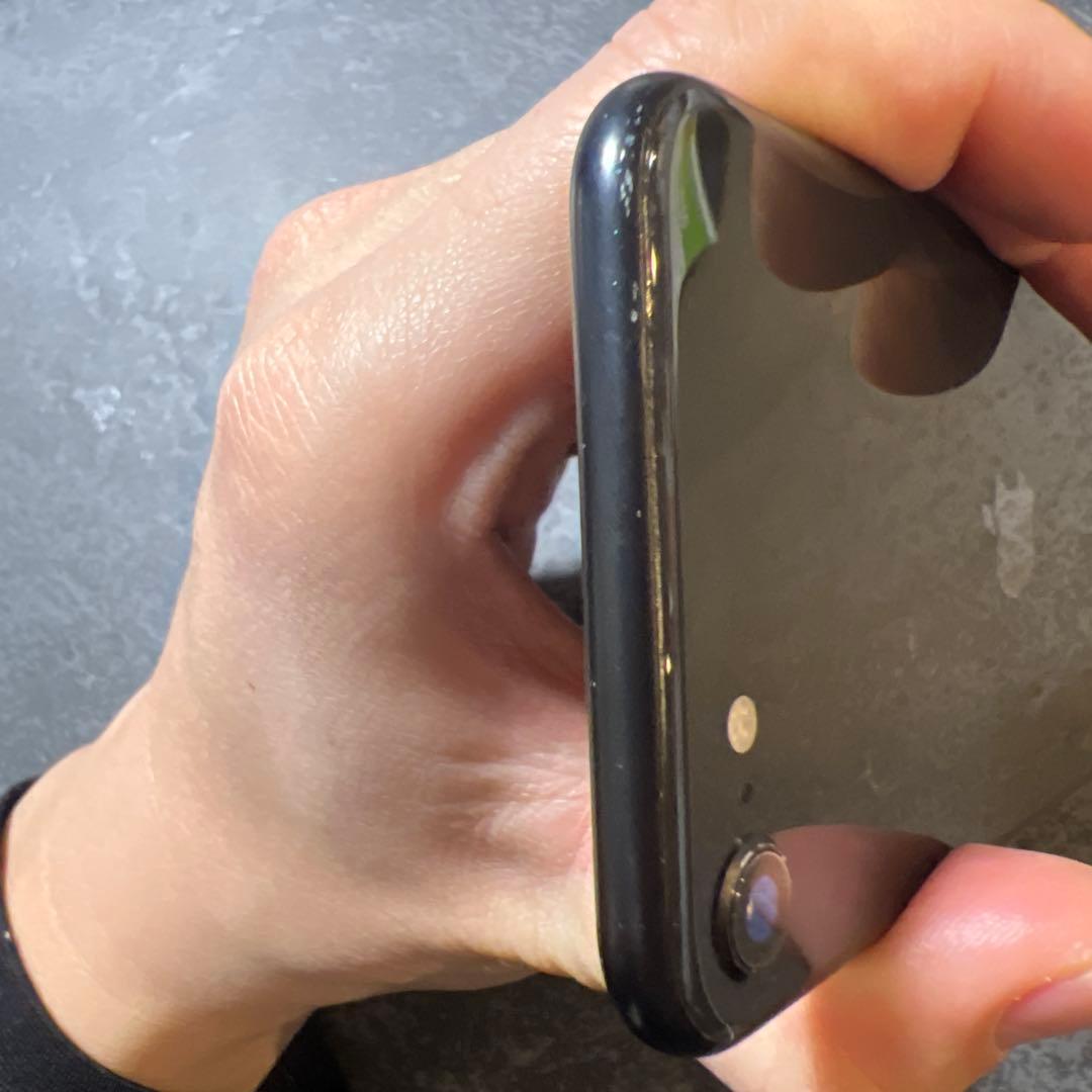 iPhone SE第二世代　ブラック　バッテリー最大容量81% 中古iPhone