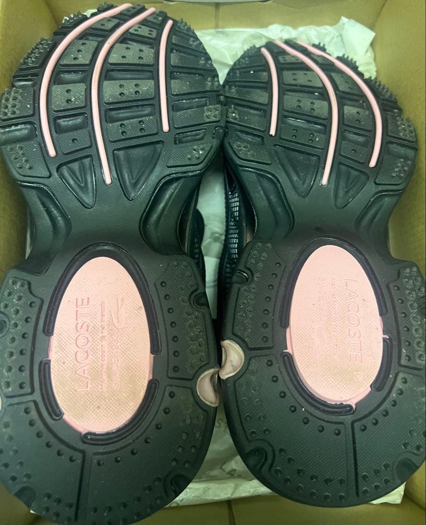 emmi LACOSTE L003 2K24 ブラック　ピンク24cm