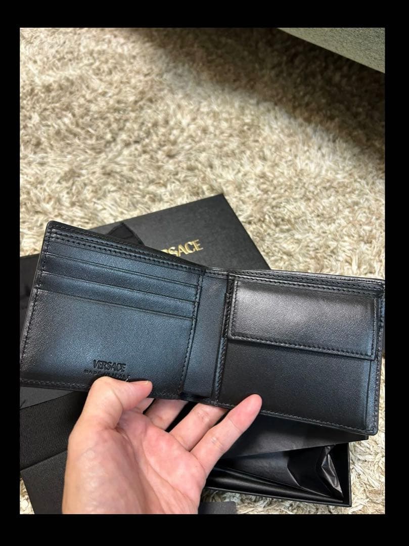 【新品未使用❣️】VERSACE ブラックレザー 二つ折り財布
