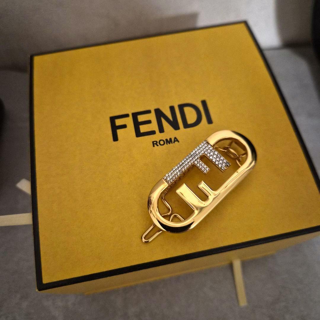 FENDI オーロック ヘアクリップ
