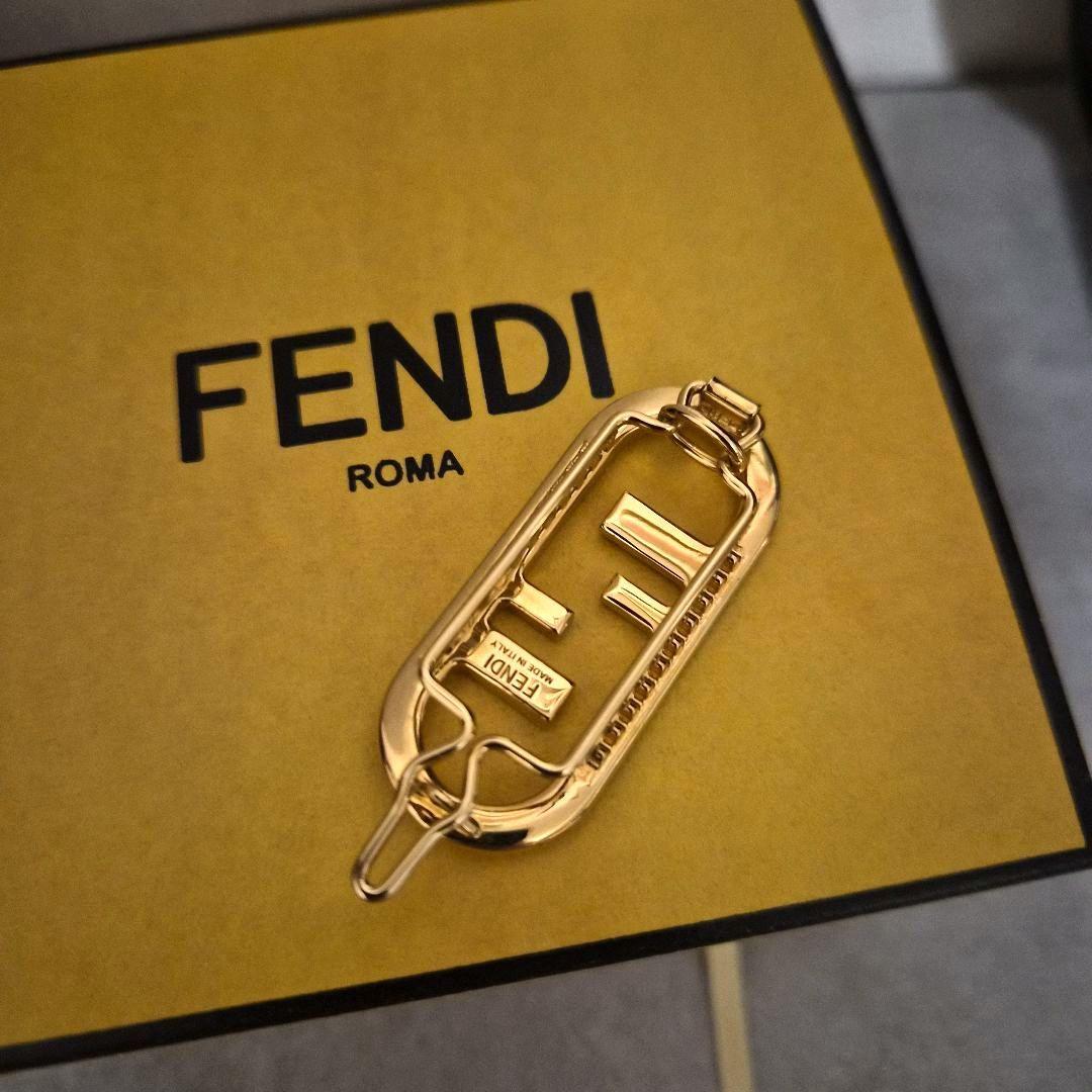 FENDI オーロック ヘアクリップ
