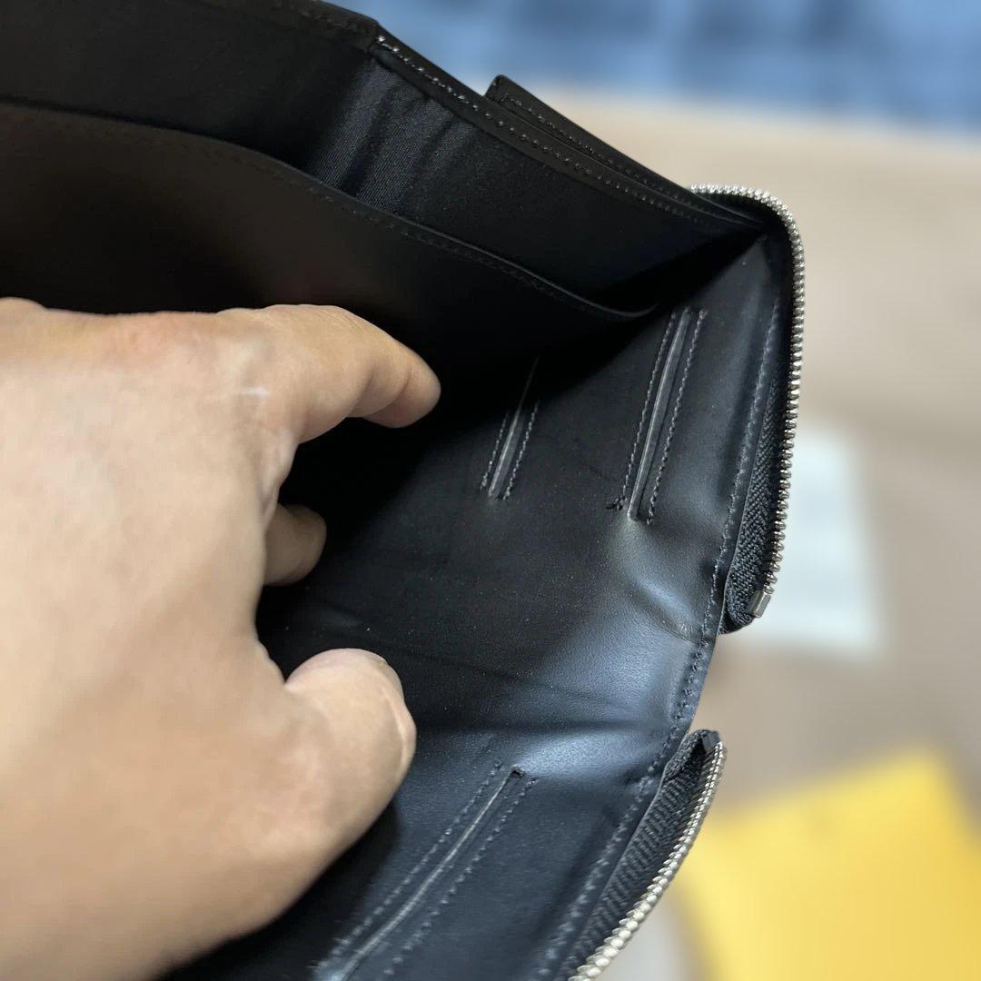 ITTI ブラック ブライドルレザー ミドルラウンドファスナー　ウォレット