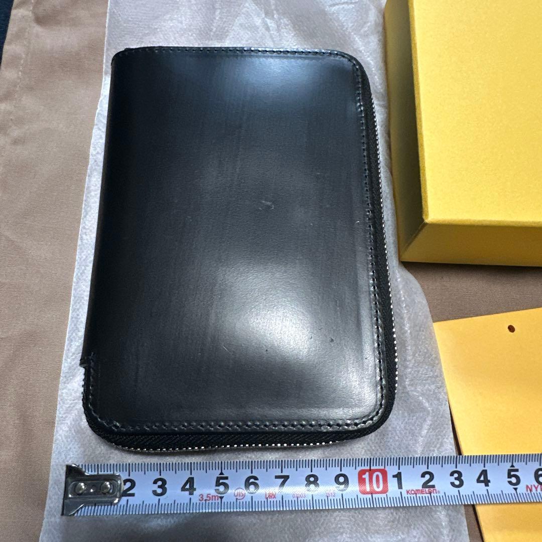 ITTI ブラック ブライドルレザー ミドルラウンドファスナー　ウォレット