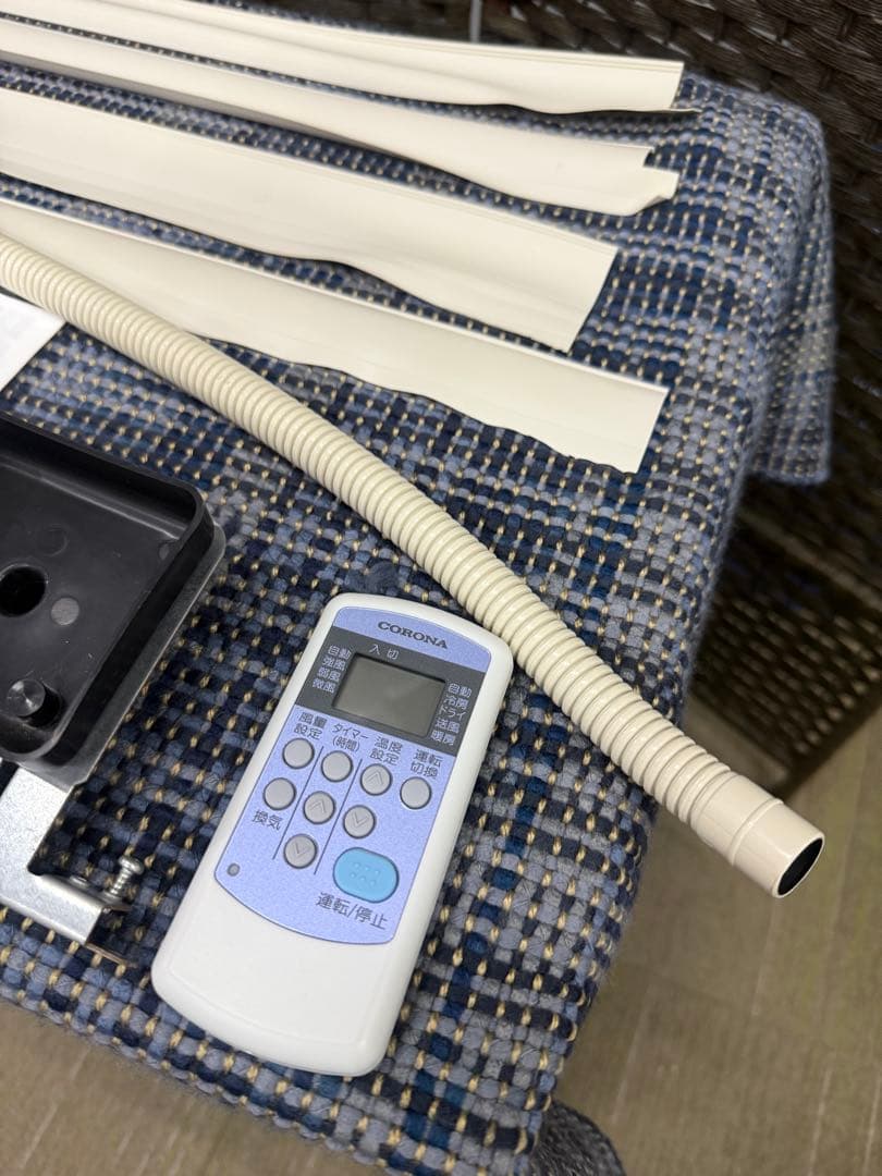 【超美品】コロナ　冷暖房兼用　窓用エアコン　ウインドエアコン　CWH-A1822