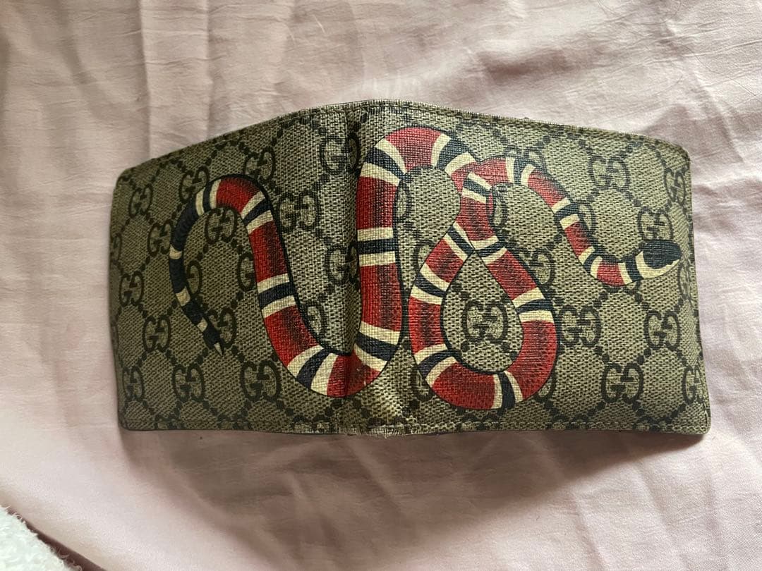 最終値下げGUCCI 二つ折り財布 蛇デザイン