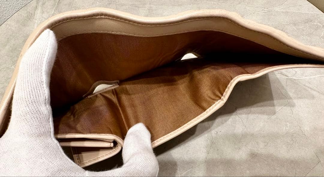 ◇Miu Miu ミュウミュウ マテラッセレザー コンパクト財布 ベージュ系◇