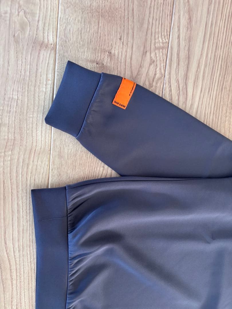 ラフロッグ　バックフレームロゴモックネックシャツ　グレー　新品