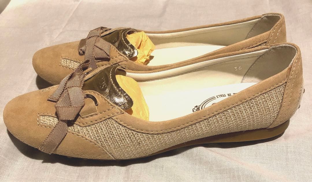 TOD'S スエードフラットシューズ ベージュ
