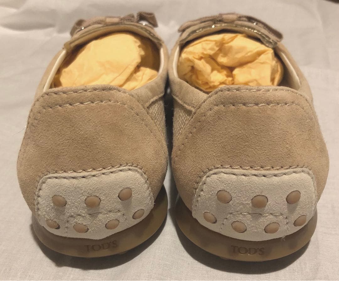 TOD'S スエードフラットシューズ ベージュ