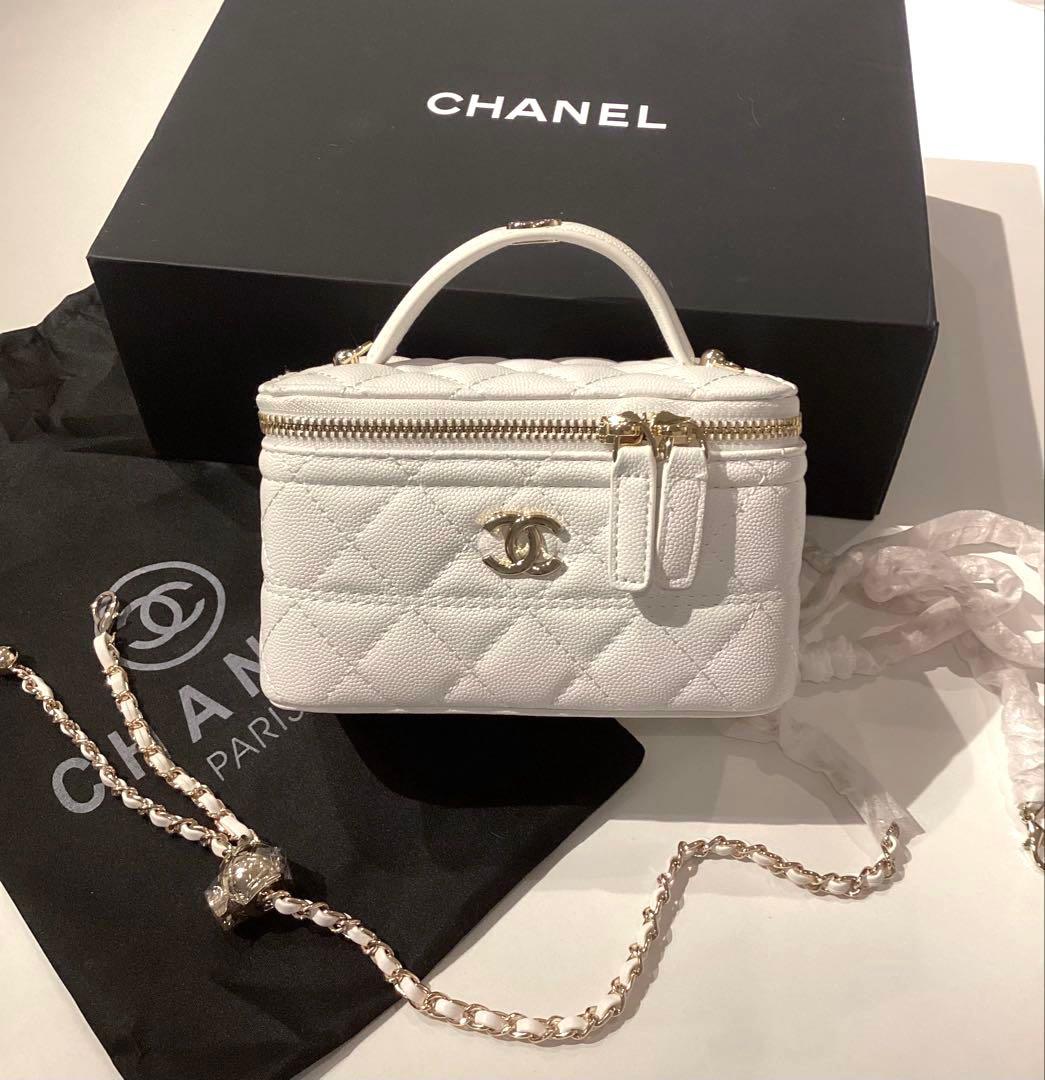 シャネル　バニティショルダーバッグホワイト　ノベルティ