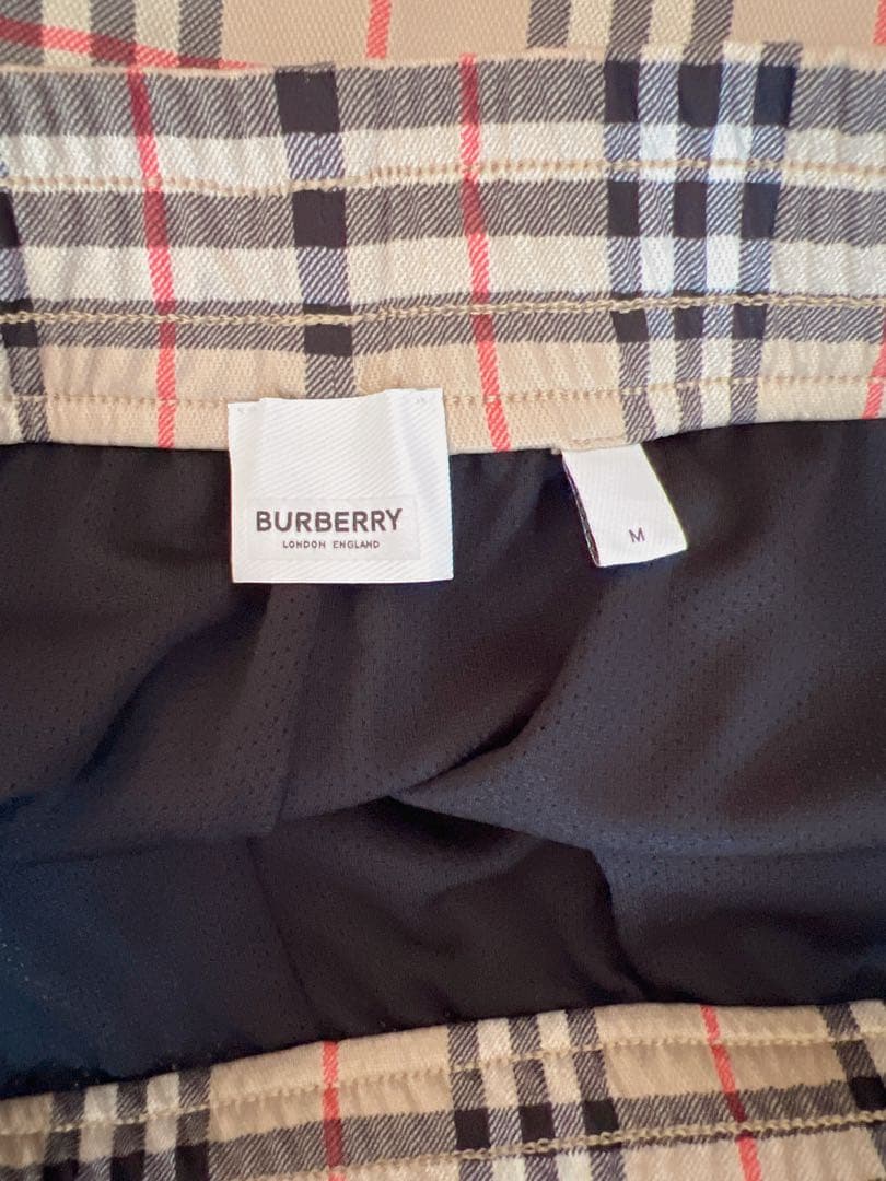 Burberry チェック柄ベージュショートパンツ　M