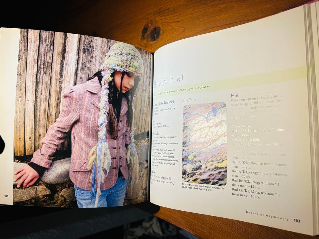 国内入手困難‼️糸紡ぎブックINTERTWINED アートヤーン　洋書　美品‼️