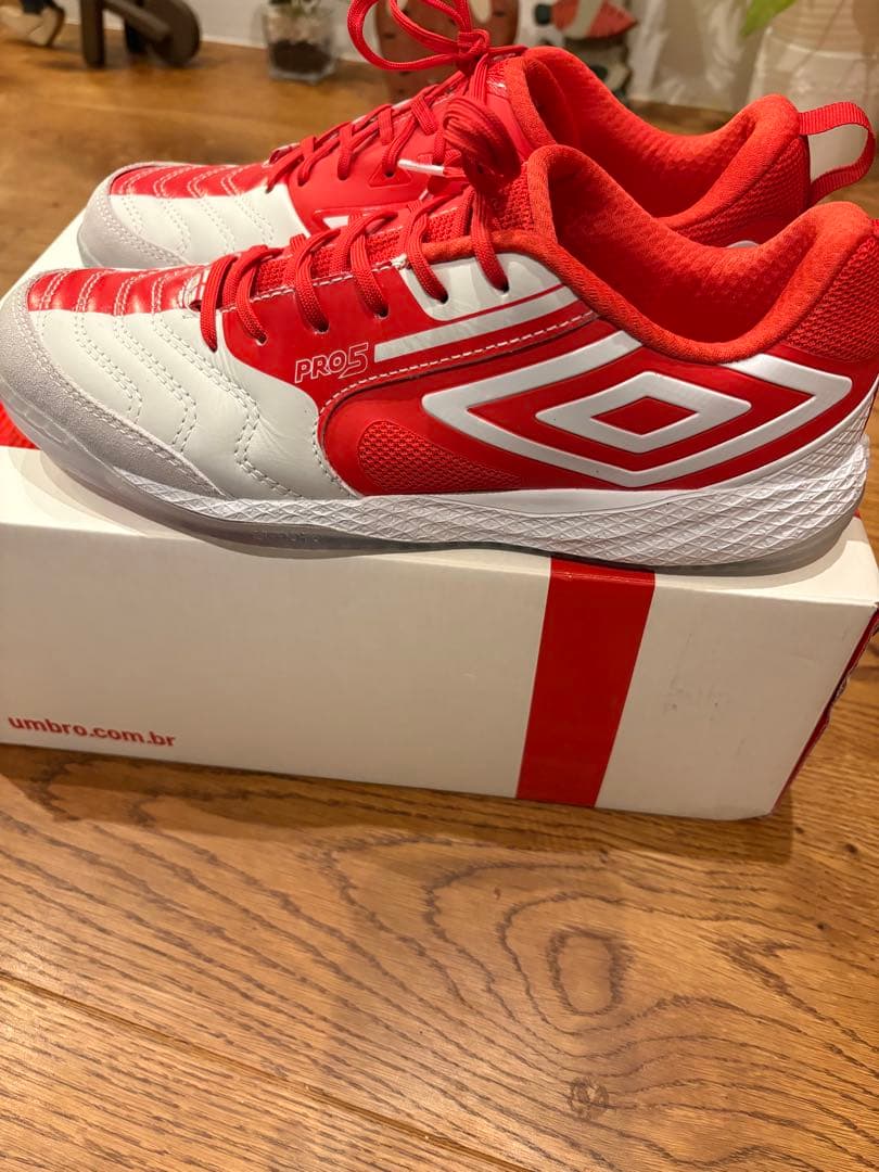 umbro PRO 5 フットサルシューズ レッド/ホワイト