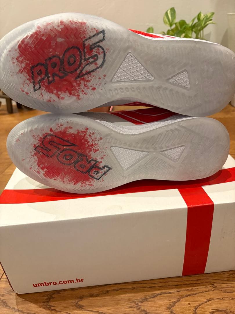 umbro PRO 5 フットサルシューズ レッド/ホワイト