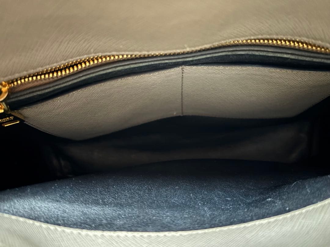 PRADA グレー レザートートバッグ