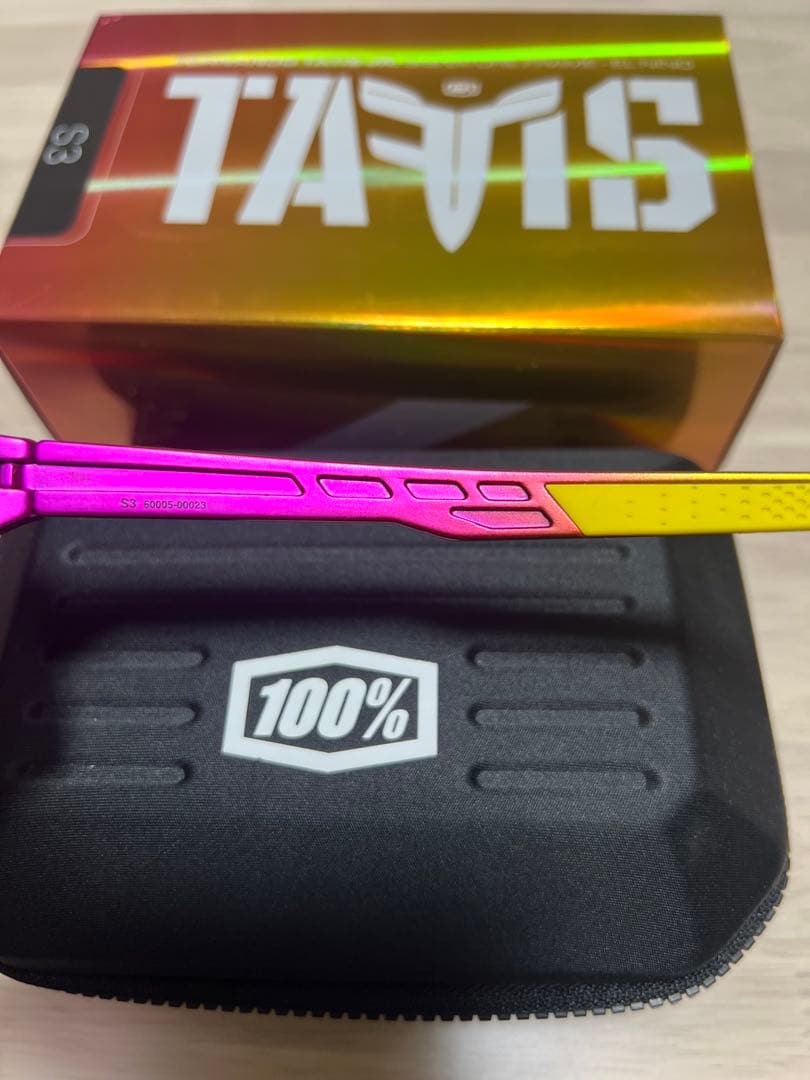 100% ワンハンドレッド　タティスJr.サングラスイエロー/ピンク S3