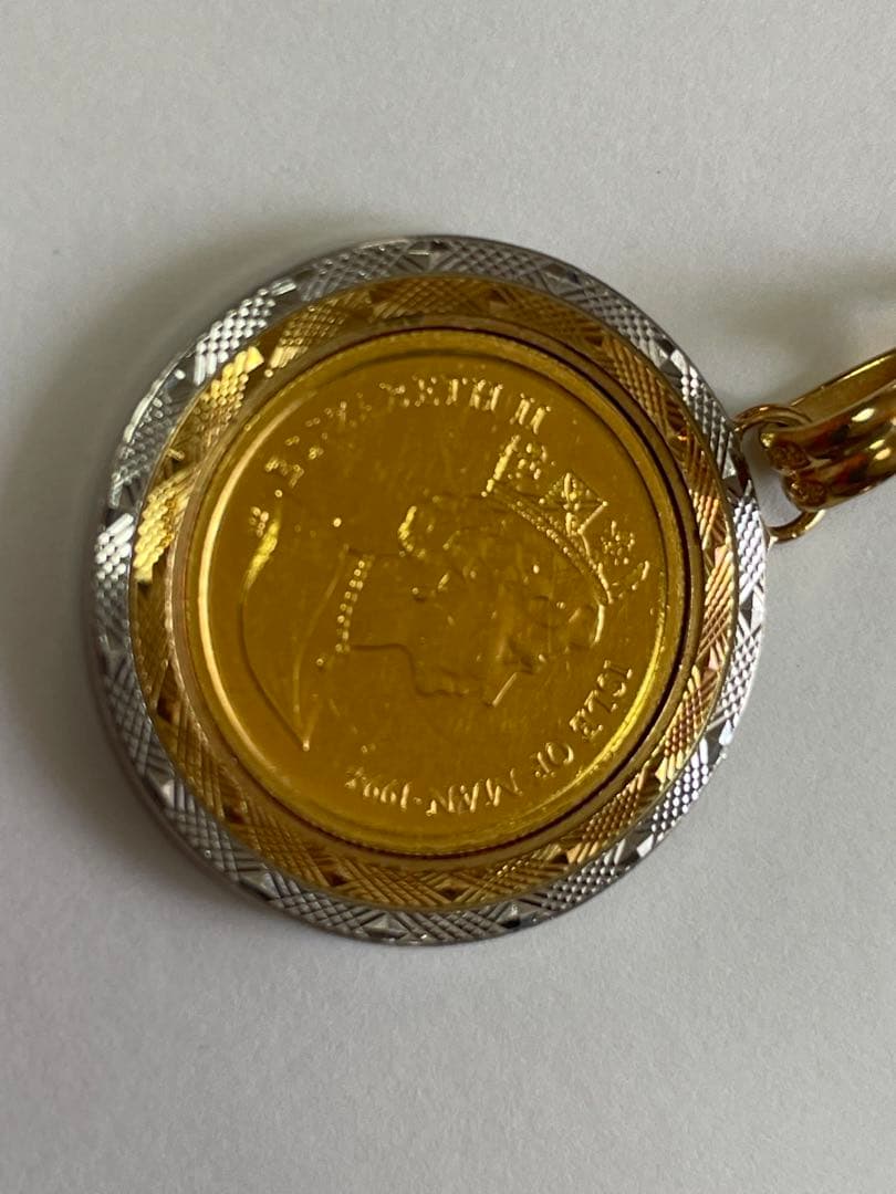 18金ゴールド製のペンダントネックレス 箱付き中古良品