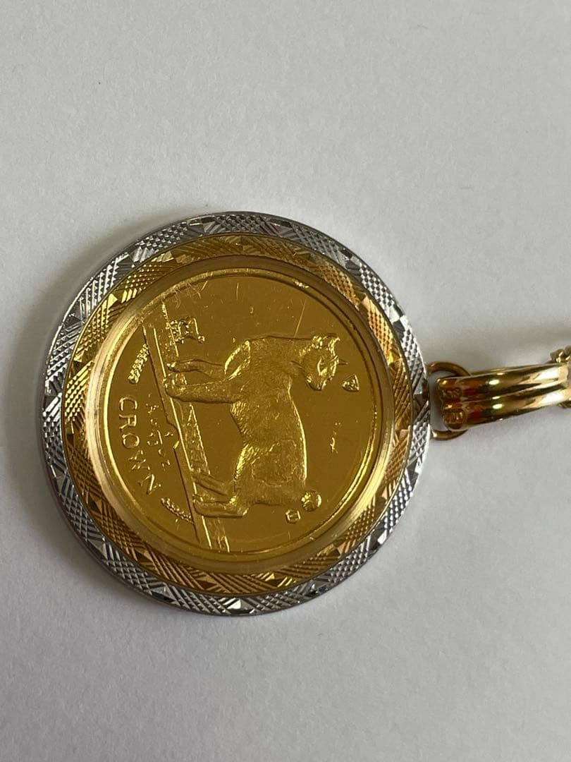 18金ゴールド製のペンダントネックレス 箱付き中古良品