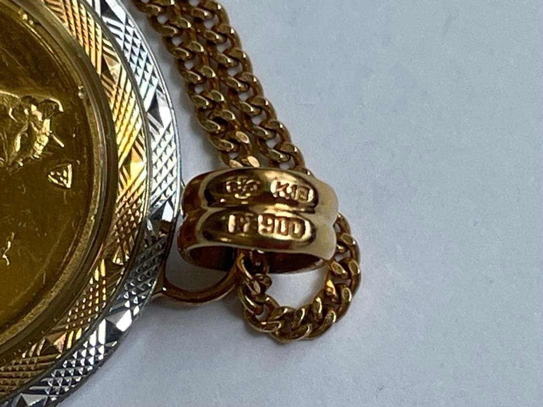 18金ゴールド製のペンダントネックレス 箱付き中古良品