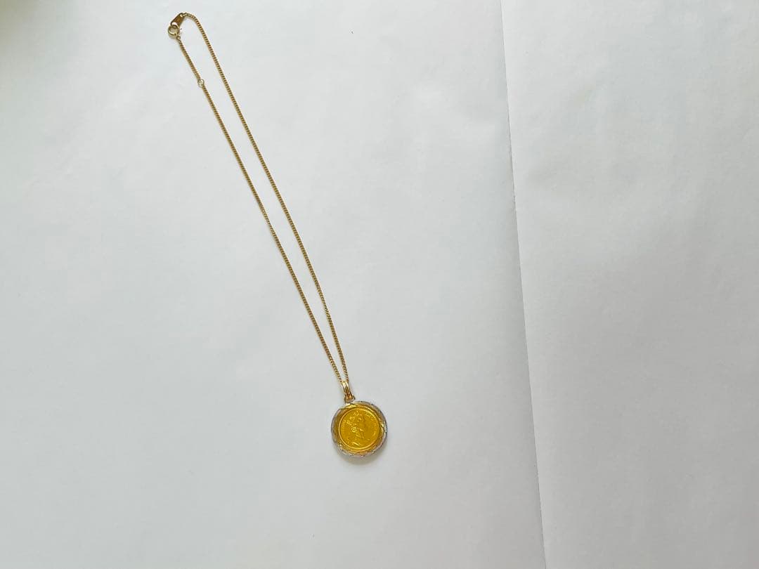 18金ゴールド製のペンダントネックレス 箱付き中古良品